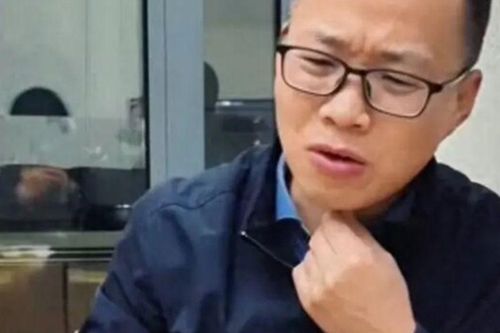 Trẻ bị hóc xương cá, bác sĩ khuyên cha mẹ nhanh chóng cho thêm một thứ vào miệng con nhưng không được nuốt