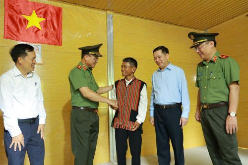 Bộ Công an khánh thành và bàn giao 1.143 căn nhà tình nghĩa tặng các hộ khó khăn