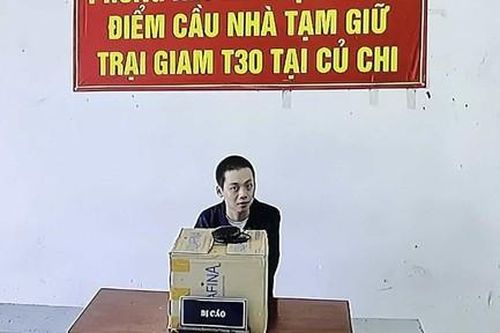 Dùng súng 'xử' tình địch, nam sinh viên lãnh án 15 năm tù