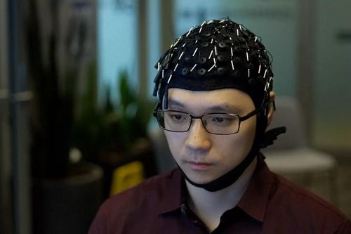 Công nghệ 23/7: AI biến suy nghĩ thành chữ, không cần chip não