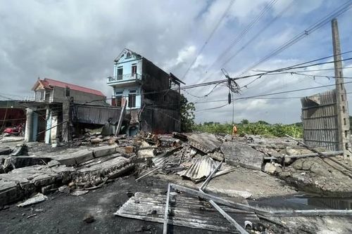 Nhà xưởng ở Hưng Yên đổ sập sau tiếng nổ lớn