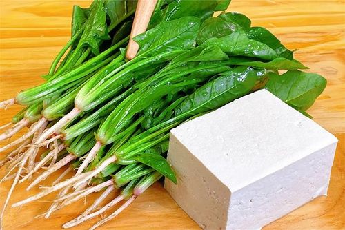 Rau chân vịt rất bổ nhưng không nên kết hợp với 9 thực phẩm này