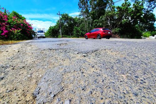Xe công trình cày nát đường vào Di tích Quốc gia đặc biệt Gành Đá Đĩa ở Đắk Lắk