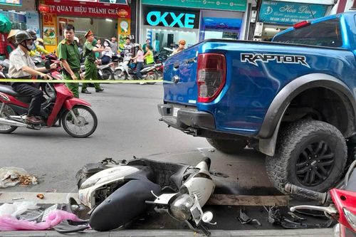 Kết quả nồng độ cồn tài xế bán tải tông 9 xe máy trên phố Hà Nội