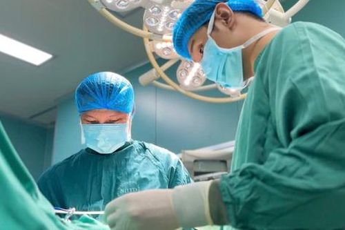 Cử tri đề xuất xây dựng lương bác sĩ cao hơn mức khởi điểm bậc đại học, Bộ Y tế nói gì?