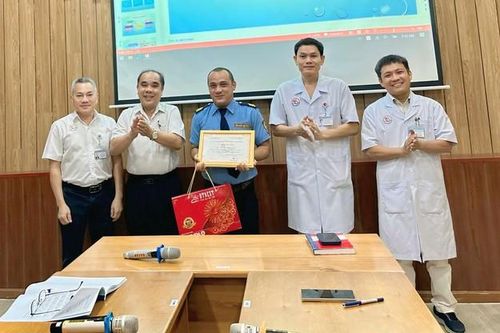 Tuyên dương bảo vệ cứu sống người ngưng tim, ngưng thở trên bãi biển Nha Trang