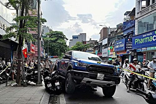 Thông tin chính thức vụ ô tô đâm 9 xe và 1 người đàn ông tại Khâm Thiên