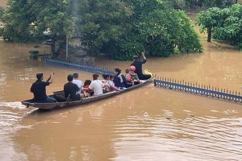 Nhiều cơ sở y tế ở Nghệ An bị ngập sâu, ngành Y tế căng mình ứng phó