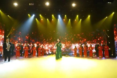 'Giai điệu tự hào: Tên anh thành tên đất nước'