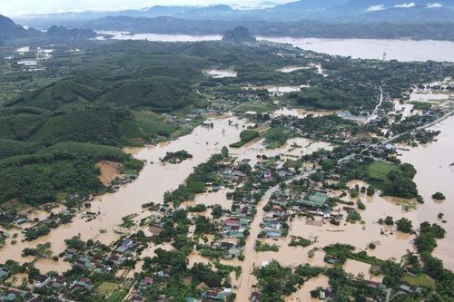 Nghệ An: Vùng cao rút nước, hạ du 'oằn mình' chống ngập