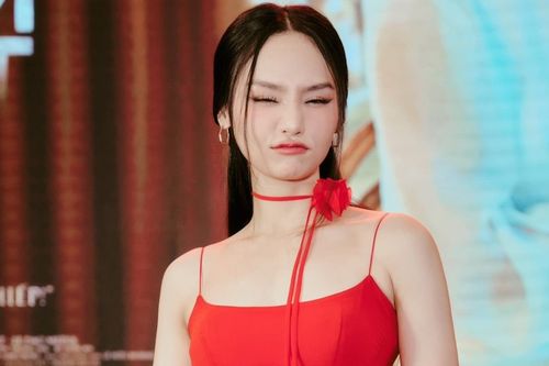 Nghịch lý tại Em xinh 'say hi'