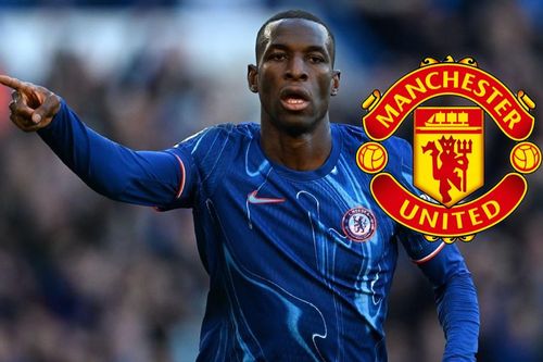 Tiền đạo Chelsea gật đầu với MU