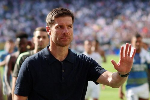 Real Madrid 'thay máu' hàng tiền vệ