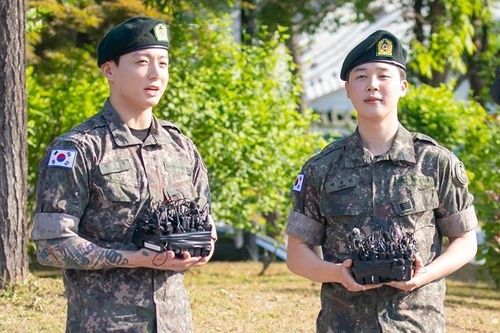 Bắt nhân viên hàng không Hàn Quốc vì bán thông tin chuyến bay của BTS