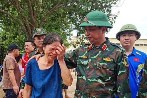 KHẨN CẤP CỨU TRỢ NGƯỜI DÂN BỊ CÔ LẬP VÌ MƯA LŨ