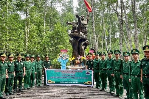 Tuổi trẻ Biên phòng tham gia hành trình về nguồn tại Khu di tích Chiến khu Rừng Sác