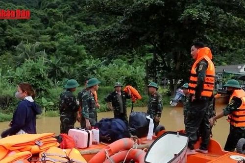 Nghệ An huy động tổng lực hỗ trợ đồng bào vùng biên giới ứng phó mưa lũ
