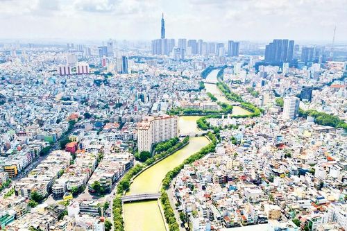 Quyết tâm chỉnh trang nhà nơi kênh rạch