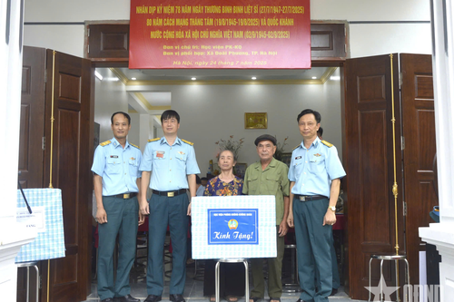 Học viện Phòng không-Không quân bàn giao Nhà tình nghĩa