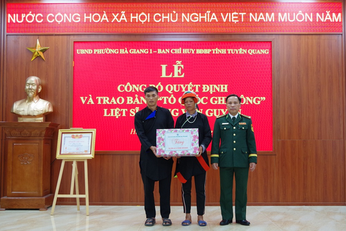 Tuyên Quang: Trao Bằng Tổ quốc ghi công cho thân nhân liệt sĩ Bộ đội Biên phòng