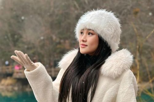 'Hot girl làng hài' Trà Ngọc xúc động nhớ lại tuổi thơ tự lập vì hoàn cảnh khó khăn