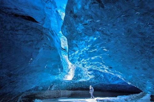 Vẻ đẹp siêu thực của hang động băng nổi tiếng nhất nước Mỹ