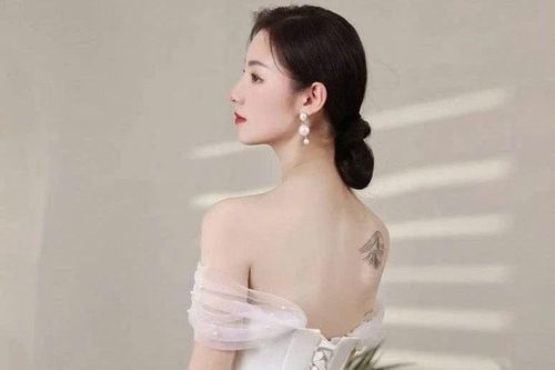 Xu hướng váy cưới tối giản của cô dâu thế hệ mới