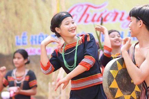 Cách thầy trò trường DTNT gìn giữ văn hóa cồng chiêng
