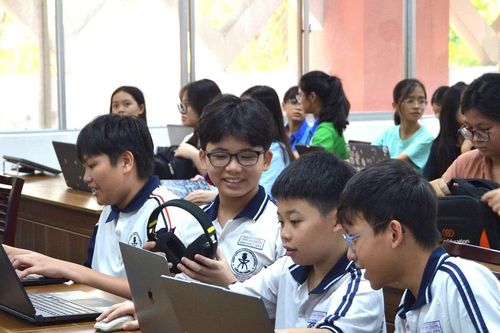 TPHCM khai giảng lớp bồi dưỡng AI cho hơn 200 học sinh đạt giải thưởng học thuật