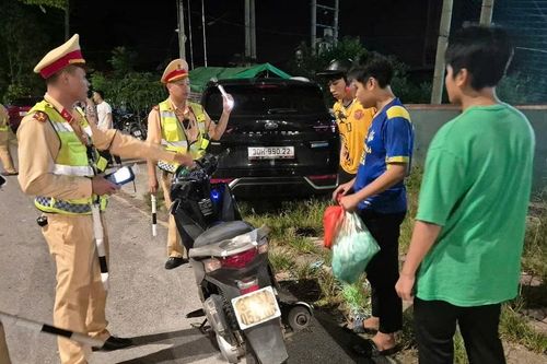 Bắc Ninh ra quân 'vây bắt' lái xe có nồng độ cồn, đua xe trong đêm