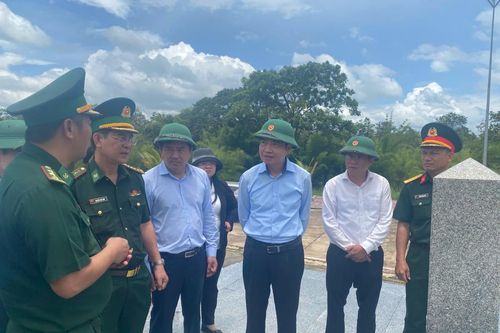 Chủ tịch UBND tỉnh Đắk Lắk thăm, làm việc tại xã biên giới Ea Bung và Đồn Biên phòng cửa khẩu Đắk Ruê