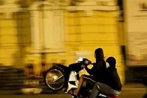 Nhóm thanh niên, lạng lách, đánh võng, chém người đi đường lĩnh án