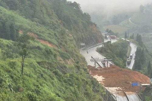 Lào Cai công bố tình huống khẩn cấp về sạt lở tại trạm thu phí BOT Lào Cai - Sa Pa