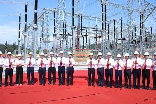 Gắn biển công trình Trạm biến áp 500kV Vĩnh Yên và đường dây đấu nối