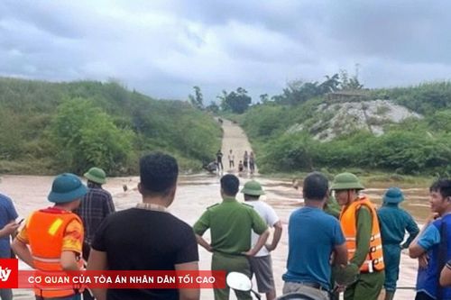 Nỗ lực tìm kiếm 2 người bị nước cuốn mất tích
