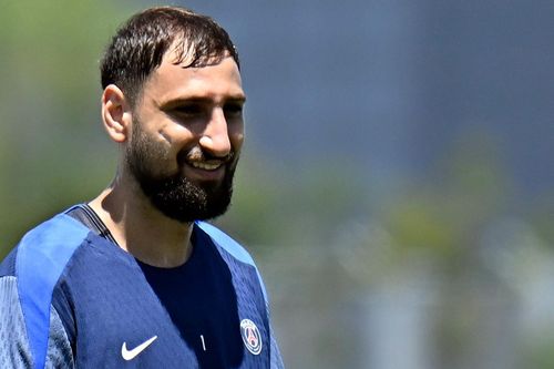 Man City mua gấp Donnarumma thay Ederson