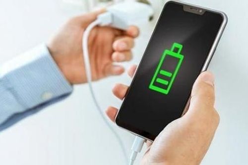 Vì sao điện thoại nóng ran khi sạc?