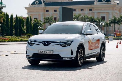 Chuyển từ xe xăng sang VinFast VF 8, chủ xe 'đút túi' cả trăm triệu đồng