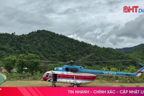 4 tấn hàng cứu trợ đã được 2 chuyến trực thăng chuyển bà con vùng lũ