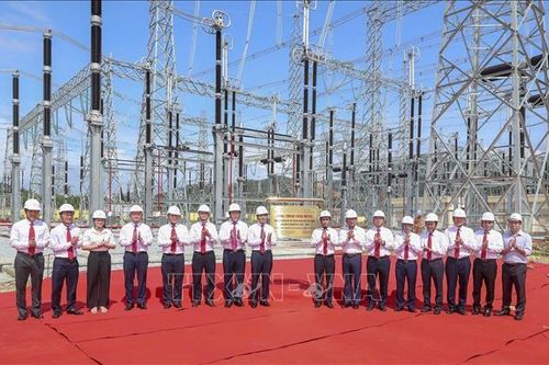 Gắn biển công trình Trạm biến áp 500kV Vĩnh Yên và đường dây đấu nối