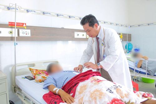 Cấp cứu kịp thời người đàn ông bị sốc mất máu nguy kịch do bị bò húc