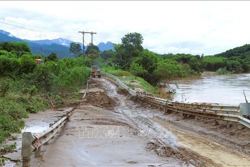 Nghệ An: Vẫn còn 30 xã đang bị cô lập sau lũ