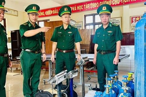 163 bình khí cười bị thu giữ ở Đà Nẵng, hé lộ hiểm họa với giới trẻ sau 'cảm giác lâng lâng'