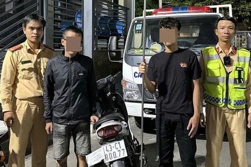Ngăn chặn 2 thiếu niên vác hung khí dài 3m đi đánh nhau
