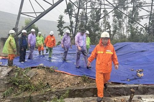 Truyền tải điện 1 vận hành an toàn lưới điện trong bão Wipha: Kết quả của sự chủ động và trách nhiệm