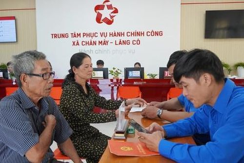 Đưa dịch vụ công đến gần dân: Sức trẻ làm cầu nối số