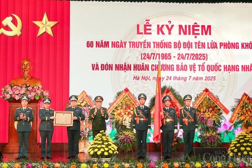 Bộ đội Tên lửa Phòng không kỷ niệm 60 năm Ngày truyền thống