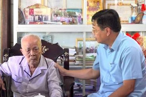 Bí thư Tỉnh ủy An Giang thăm gia đình chính sách, người có công