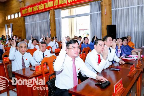 Quyết tâm hoàn thành thắng lợi mục tiêu tăng trưởng kinh tế 10%