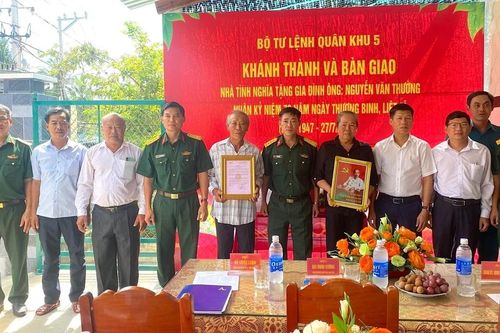 Bộ Chỉ huy Quân sự tỉnh Gia Lai bàn giao nhà tình nghĩa cho gia đình thân nhân liệt sĩ